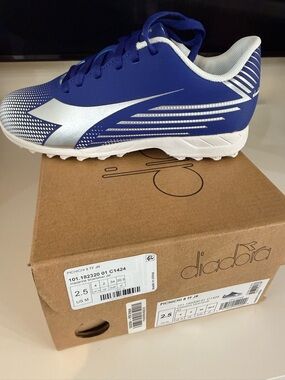 Diadora Pichichi 8 TF JR Soccer Shoes in Mazarine Blue and Silver